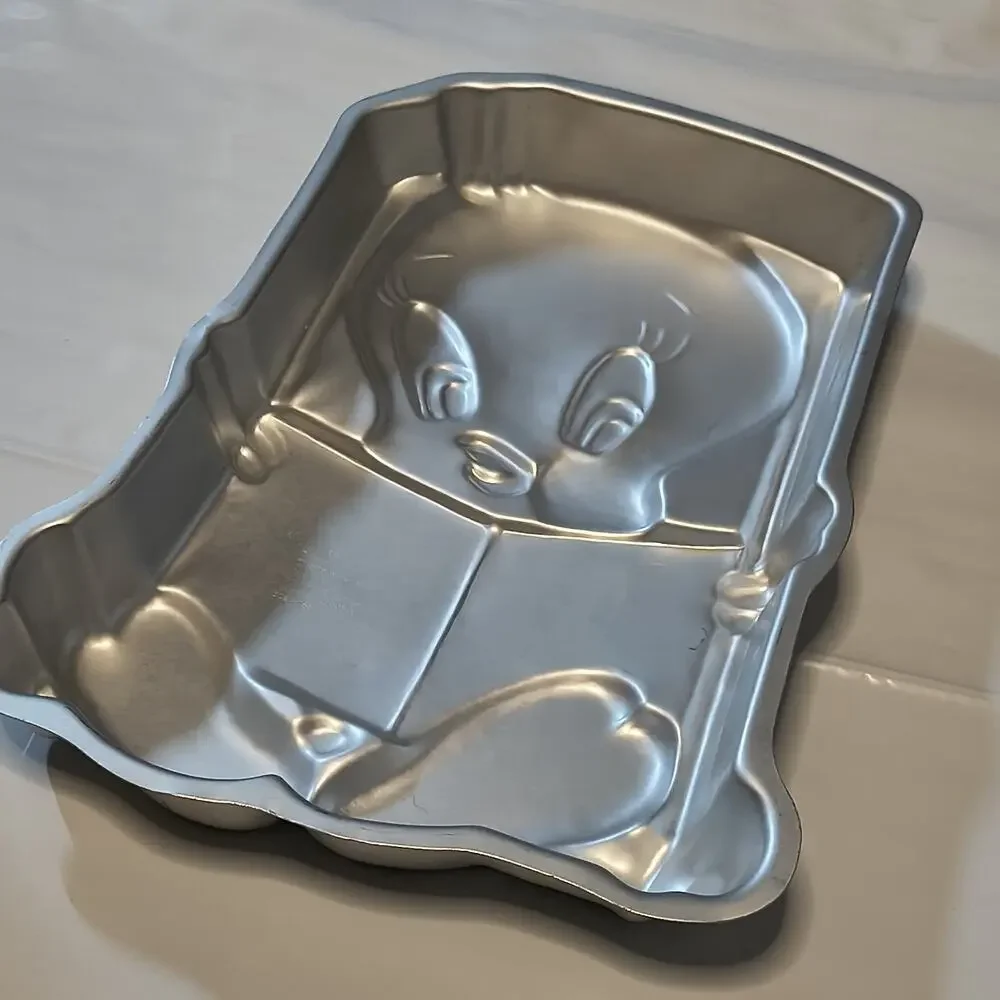 Vintage 1979 Wilton Tweety Cake Pan Tweety Bird Cake Mold # 502-7687